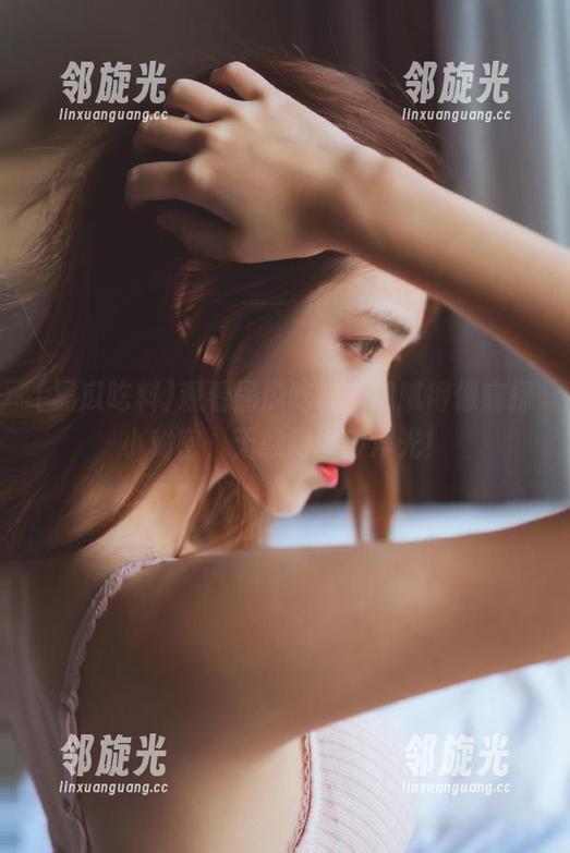 观看黑瓜吃料，细腻得像窥探小秘密，无意间偷得浮光！